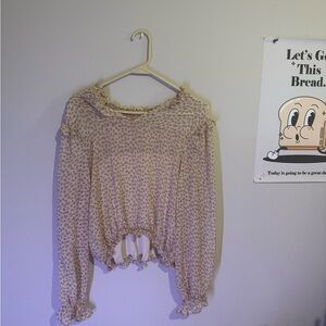 Chic Floral Blouse in Cream